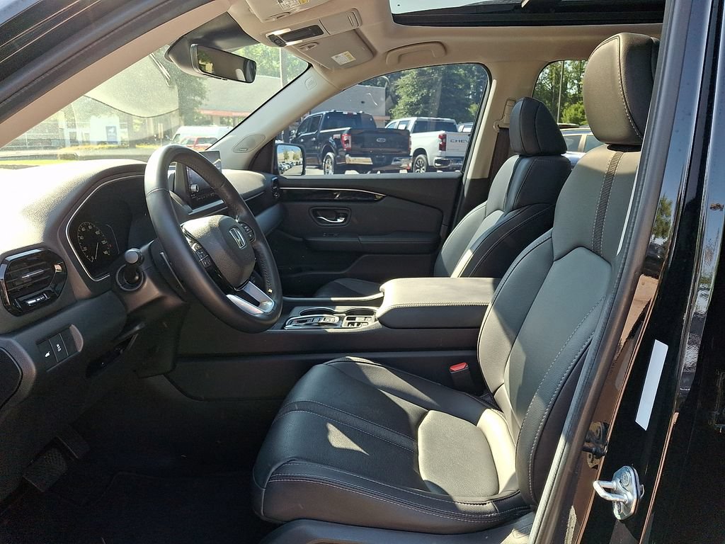 Used 2024 Honda Pilot Touring image 13