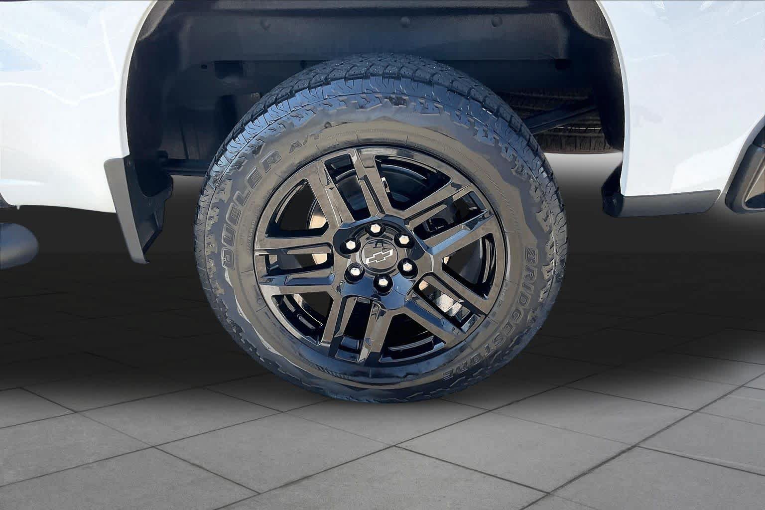 Used 2024 Chevrolet Silverado 1500 Custom Trail Boss w/ Turbomax Blackout Package AWD/4WD image 11