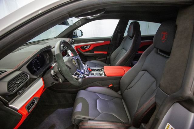 Used 2022 Lamborghini Urus image 18