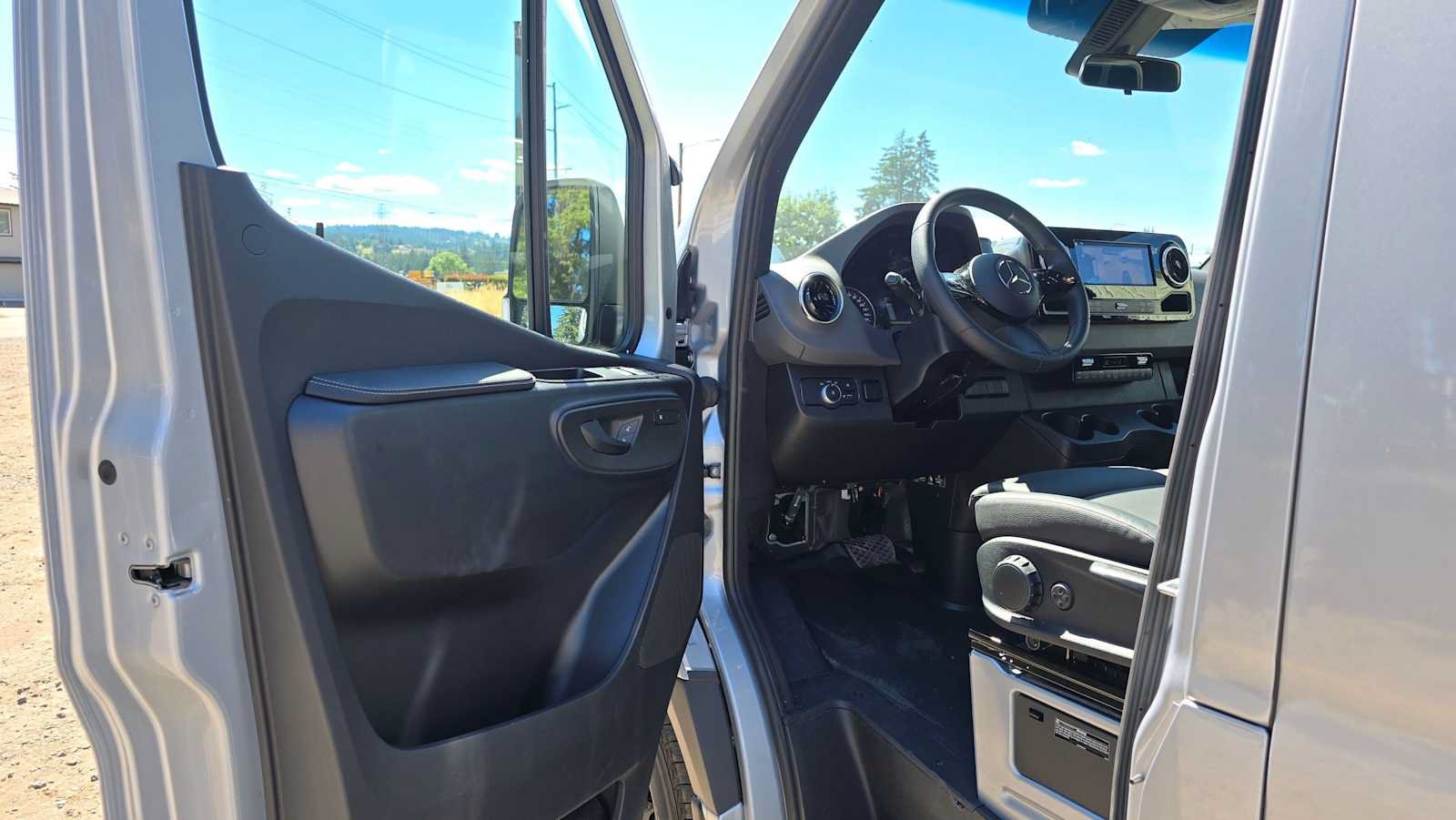 Used 2025 Mercedes-Benz Sprinter 2500 image 20