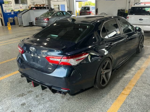Used 2020 Toyota Camry SE FWD image 3