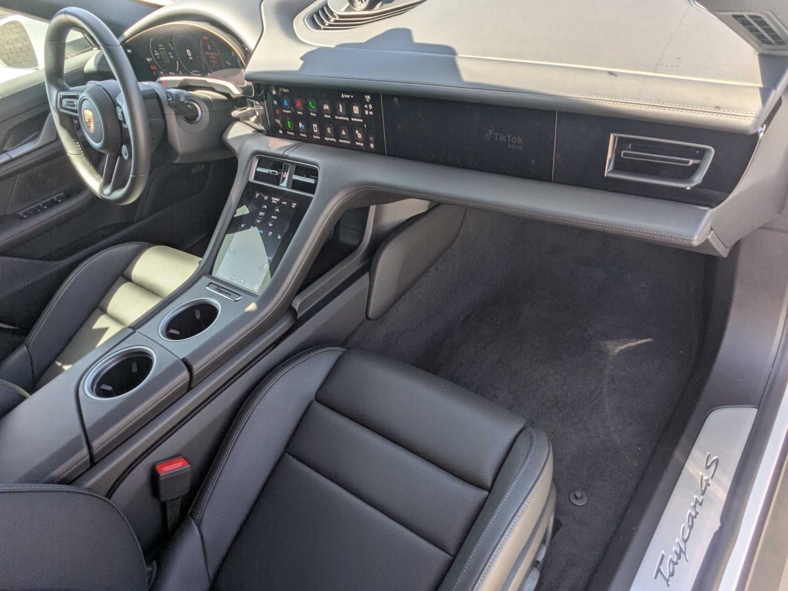 Certified 2025 Porsche Taycan 4S AWD/4WD image 25