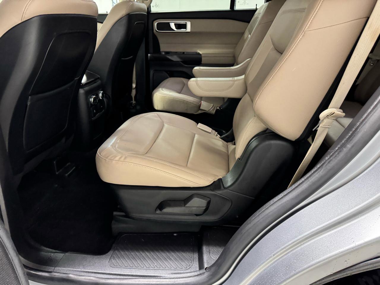 Used 2020 Ford Explorer XLT w/ Equipment Group 202A RWD image 17