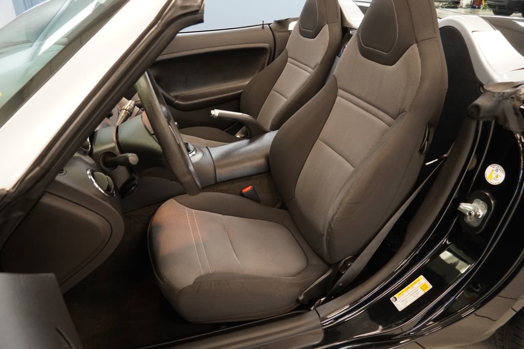 Used 2007 Pontiac Solstice Convertible RWD image 3