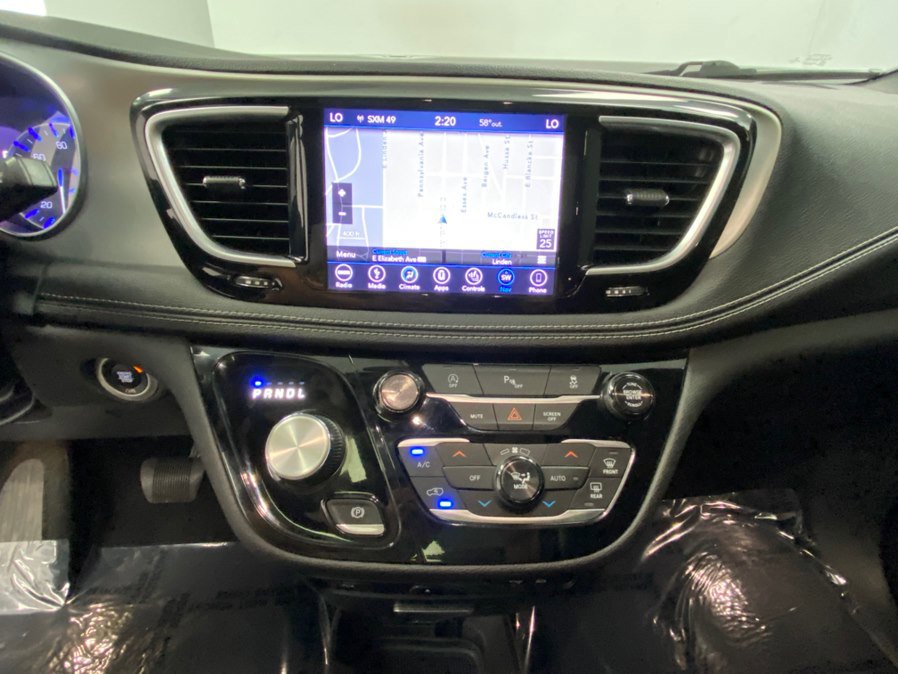 Used 2018 Chrysler Pacifica Limited w/ S Appearance Package FWD image 28