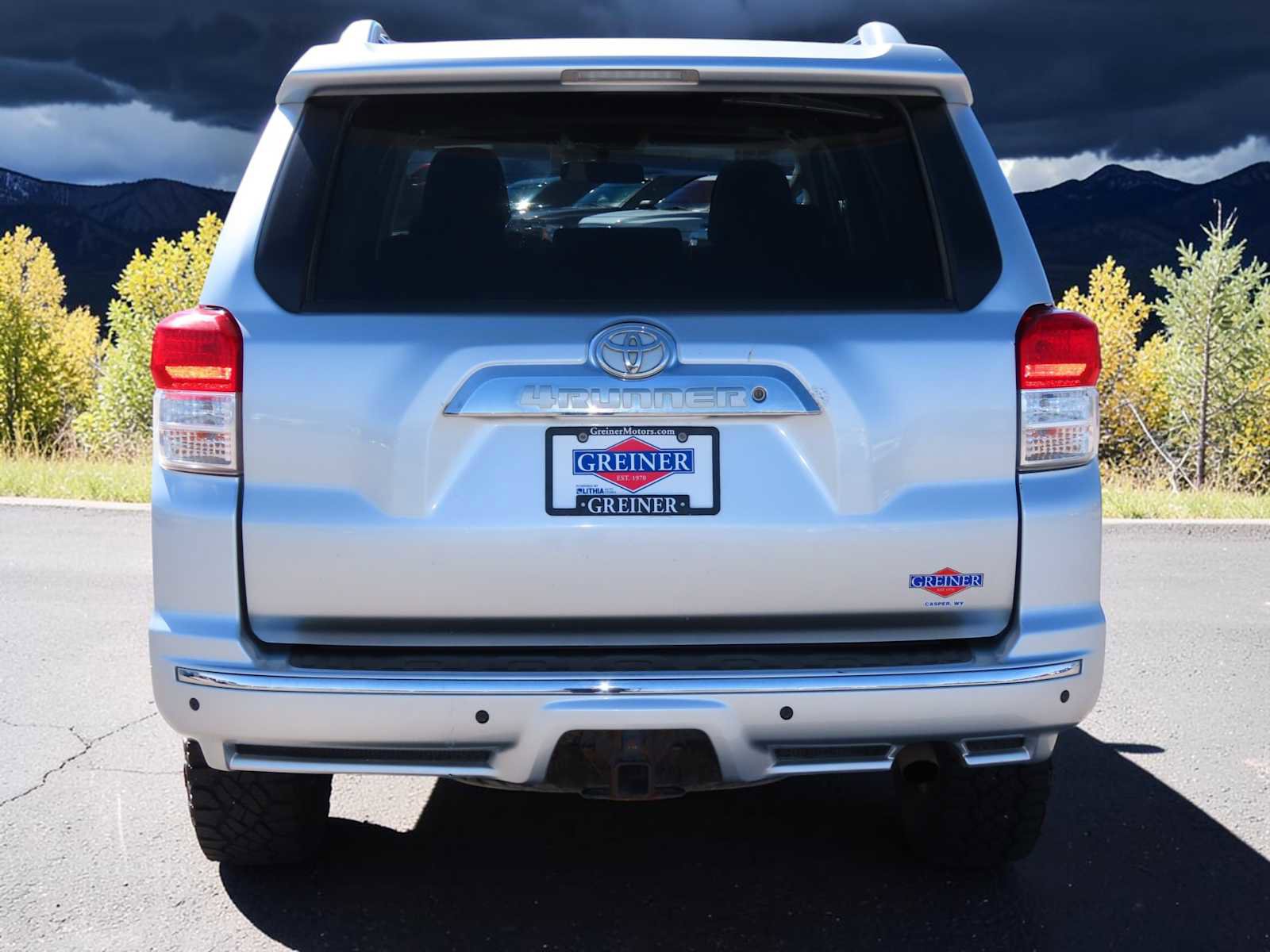 Used 2010 Toyota 4Runner SR5 AWD/4WD image 5