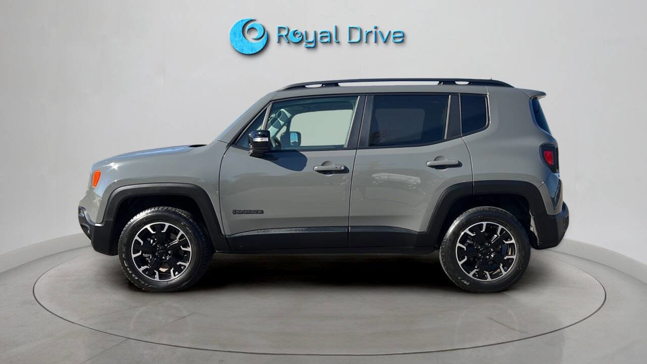 Used 2023 Jeep Renegade Latitude w/ Sun/Sound Group image 3