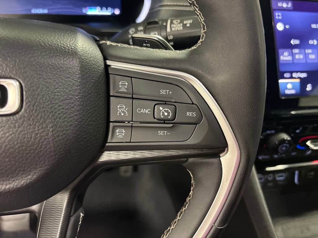 Used 2023 Jeep Grand Cherokee Altitude image 29