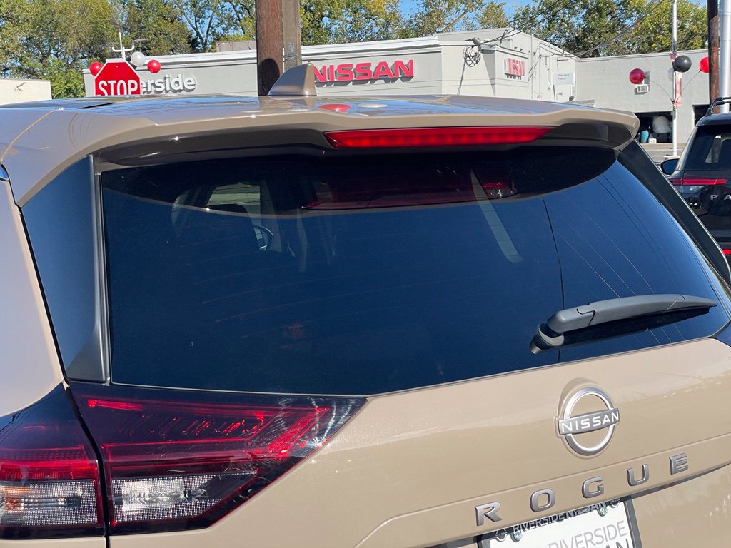 Certified 2025 Nissan Rogue SV AWD/4WD image 29