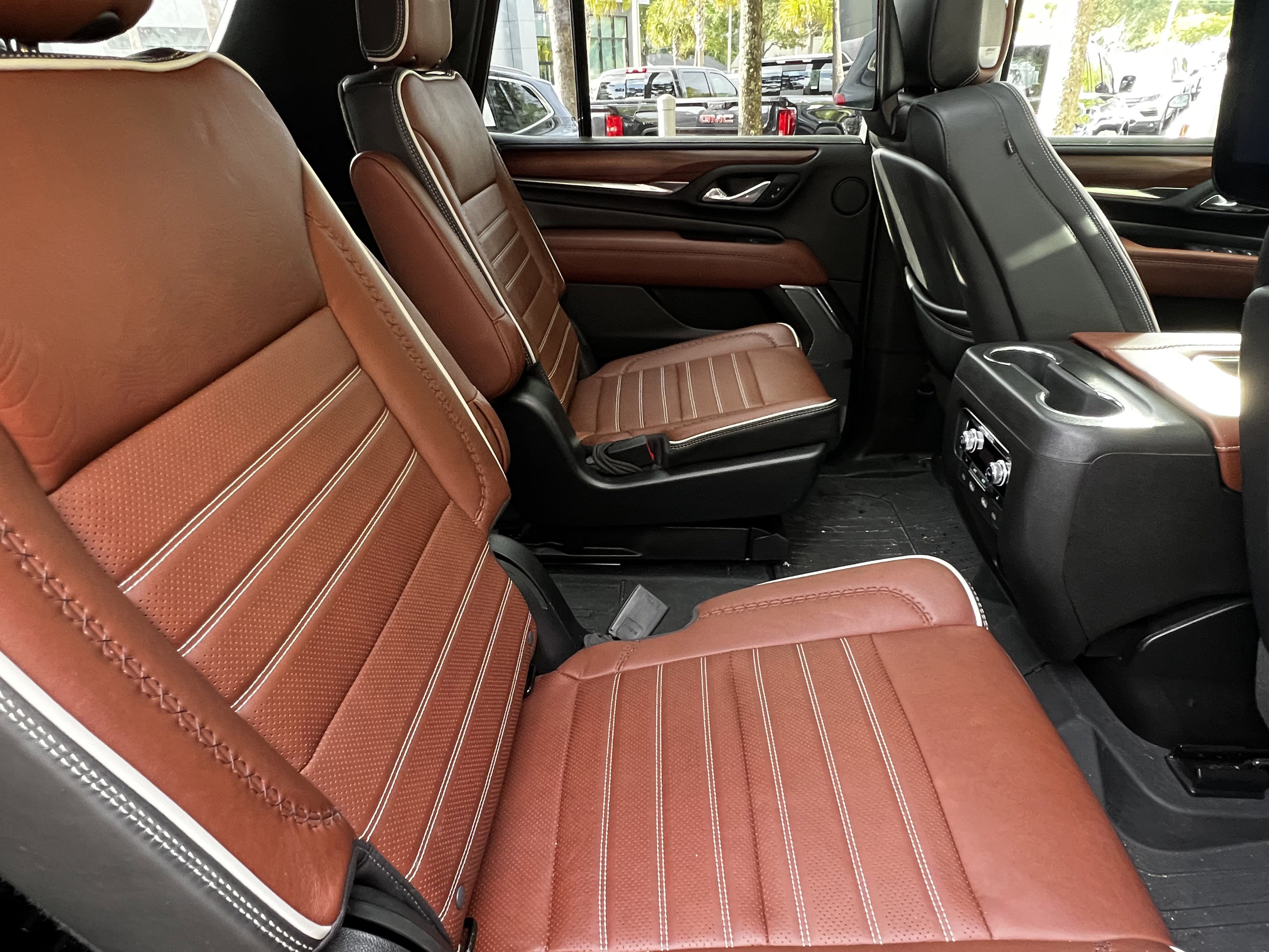 Used 2023 GMC Yukon Denali Ultimate AWD/4WD image 44