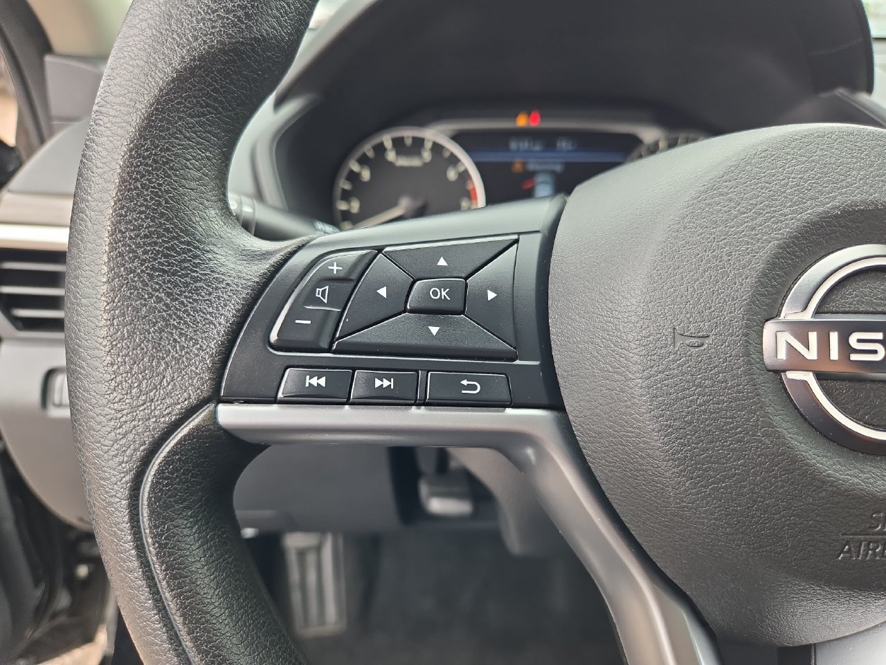 Certified 2023 Nissan Altima 2.5 SV FWD image 16