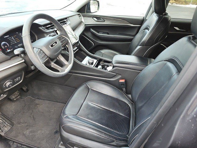 Used 2023 Jeep Grand Cherokee L Limited w/ Luxury Tech Group II image 19