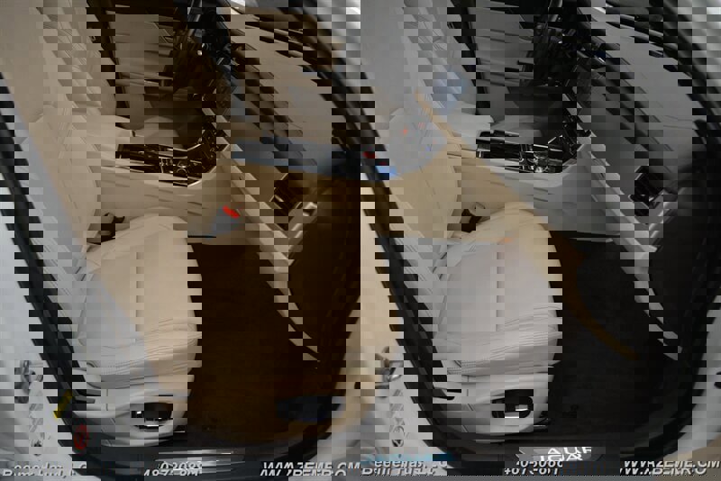 Used 2020 Jaguar XF Premium image 15