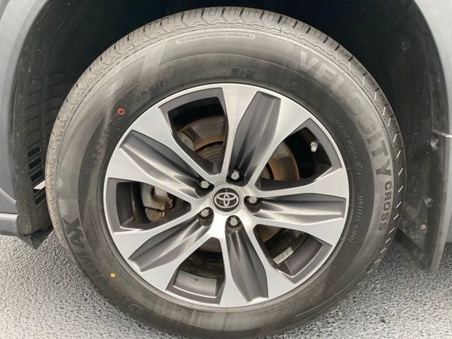 Certified 2023 Toyota Highlander XLE image 14