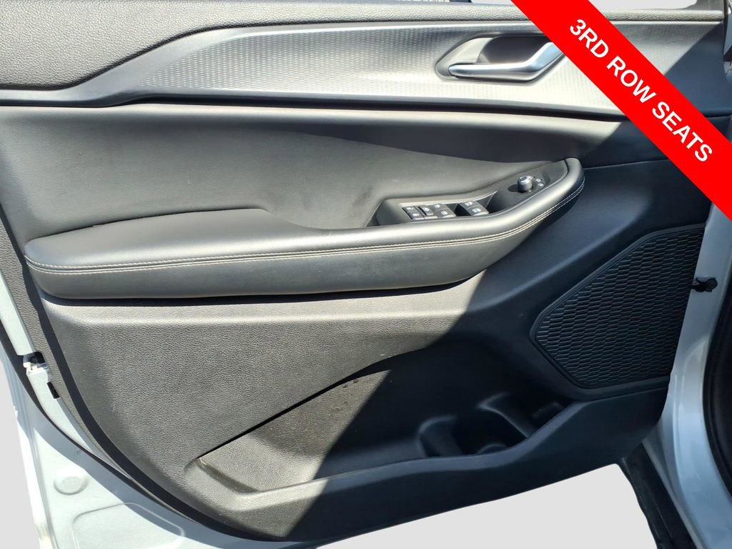 Used 2023 Jeep Grand Cherokee L Laredo image 16