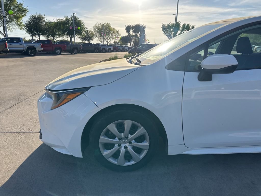 Used 2023 Toyota Corolla LE image 2