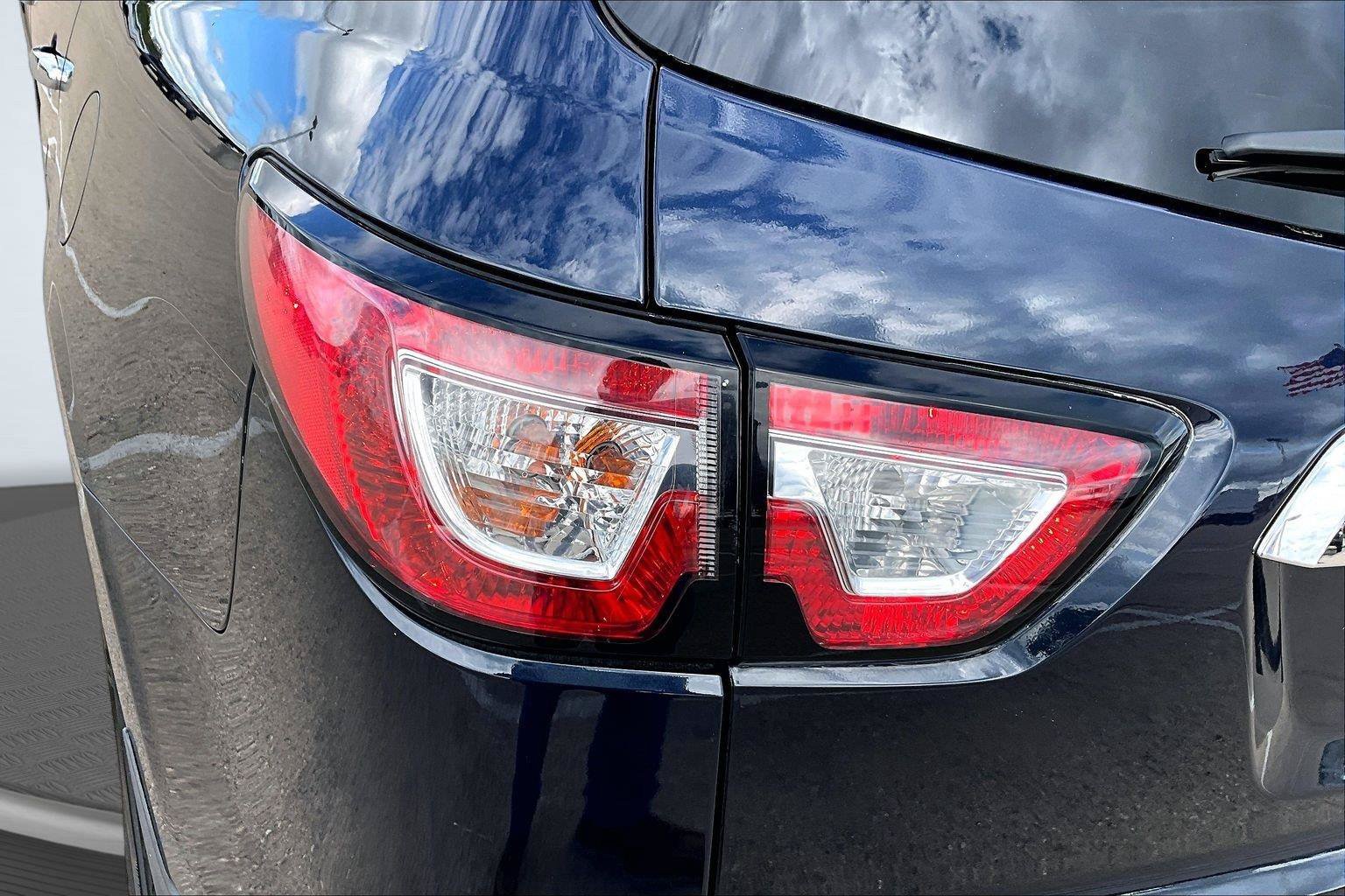 Used 2017 Chevrolet Traverse LS AWD/4WD image 32
