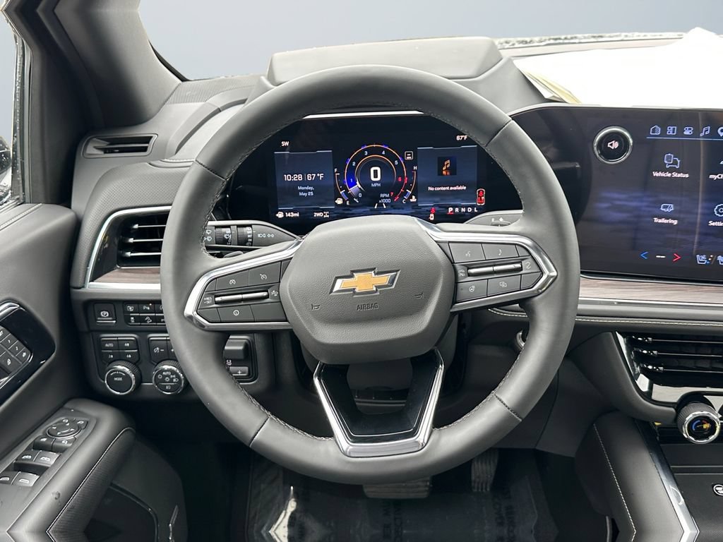 Used 2025 Chevrolet Suburban Premier AWD/4WD image 12