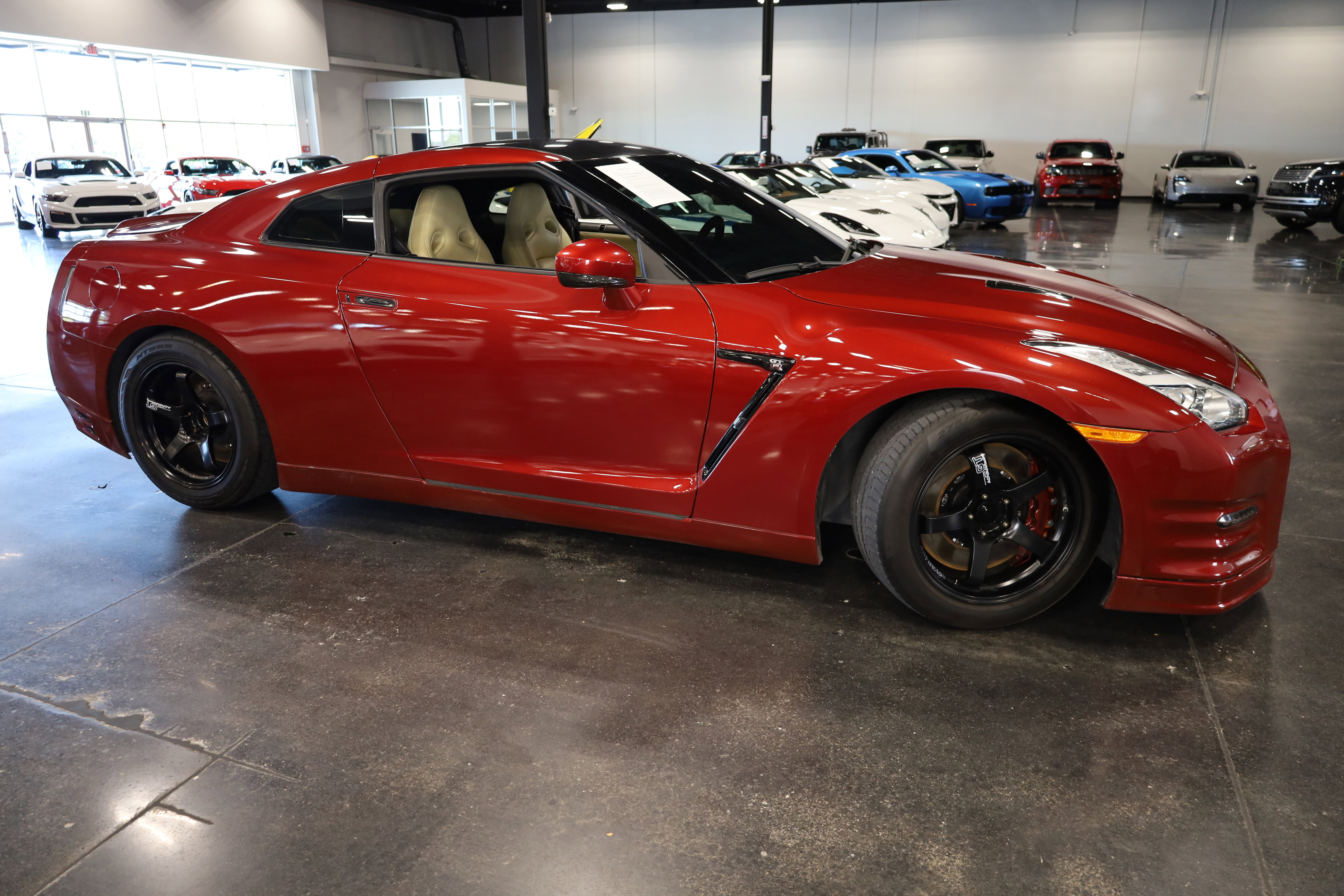 Used 2015 Nissan GT-R Premium image 8