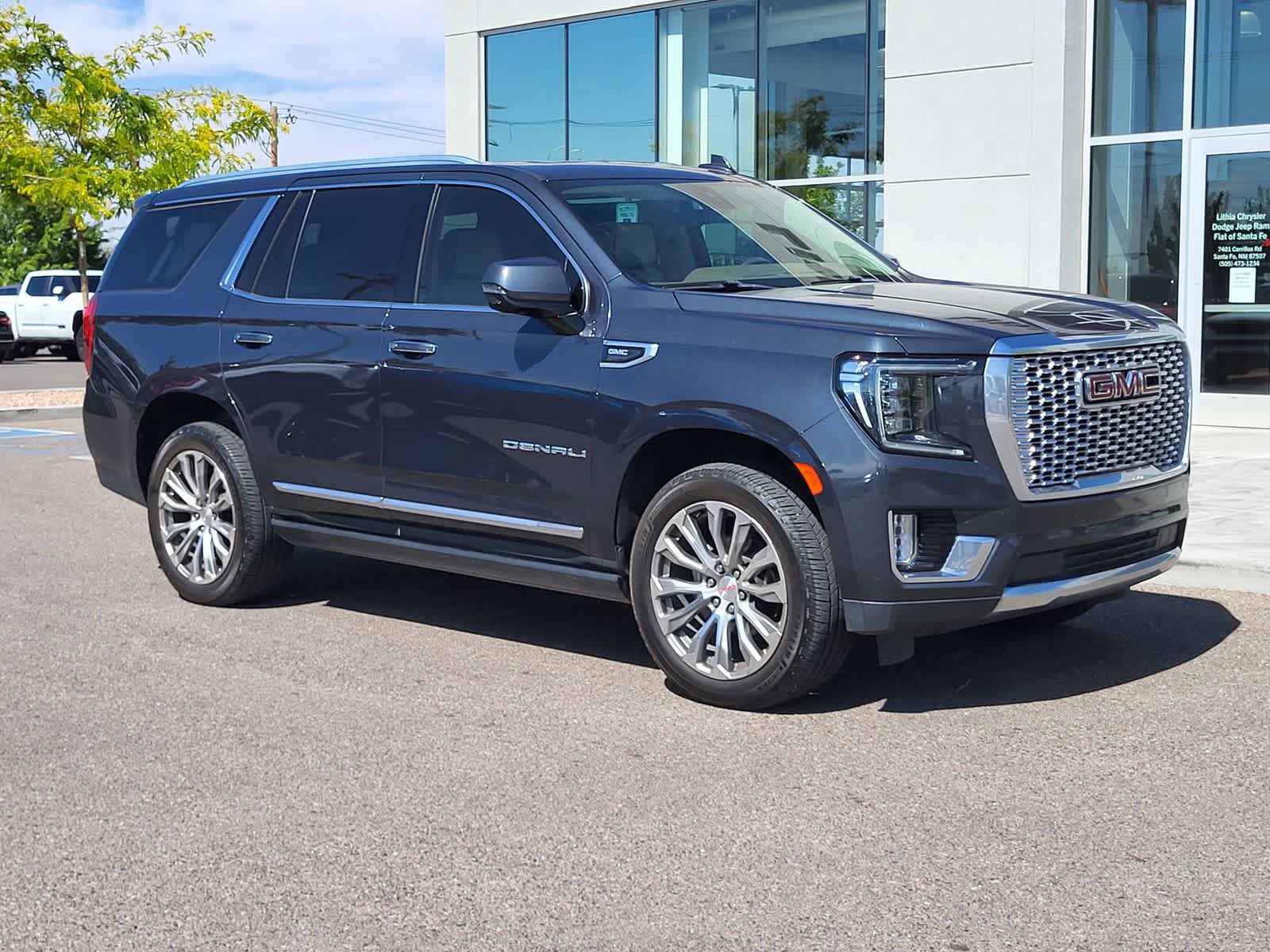 Used 2022 GMC Yukon Denali w/ Denali Premium Package AWD/4WD image 3