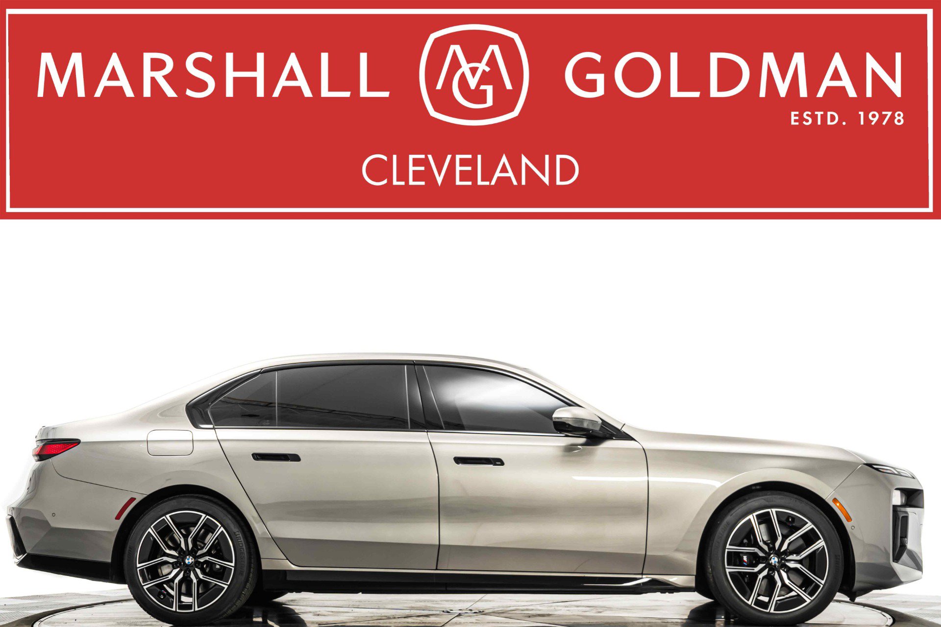 Used 2026 BMW 740i xDrive w/ Premium Package AWD/4WD image 1