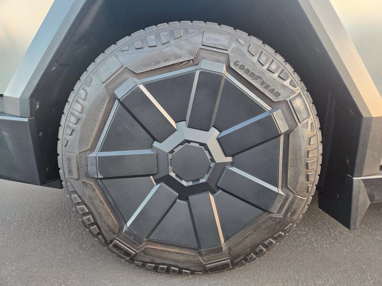 Used 2024 Tesla Cybertruck AWD Crew Cab image 18