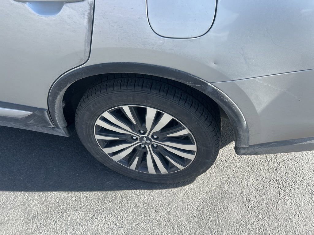 Used 2020 Mitsubishi Outlander SE image 16