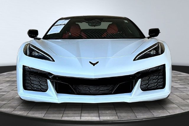 Used 2024 Chevrolet Corvette Z06 RWD image 2