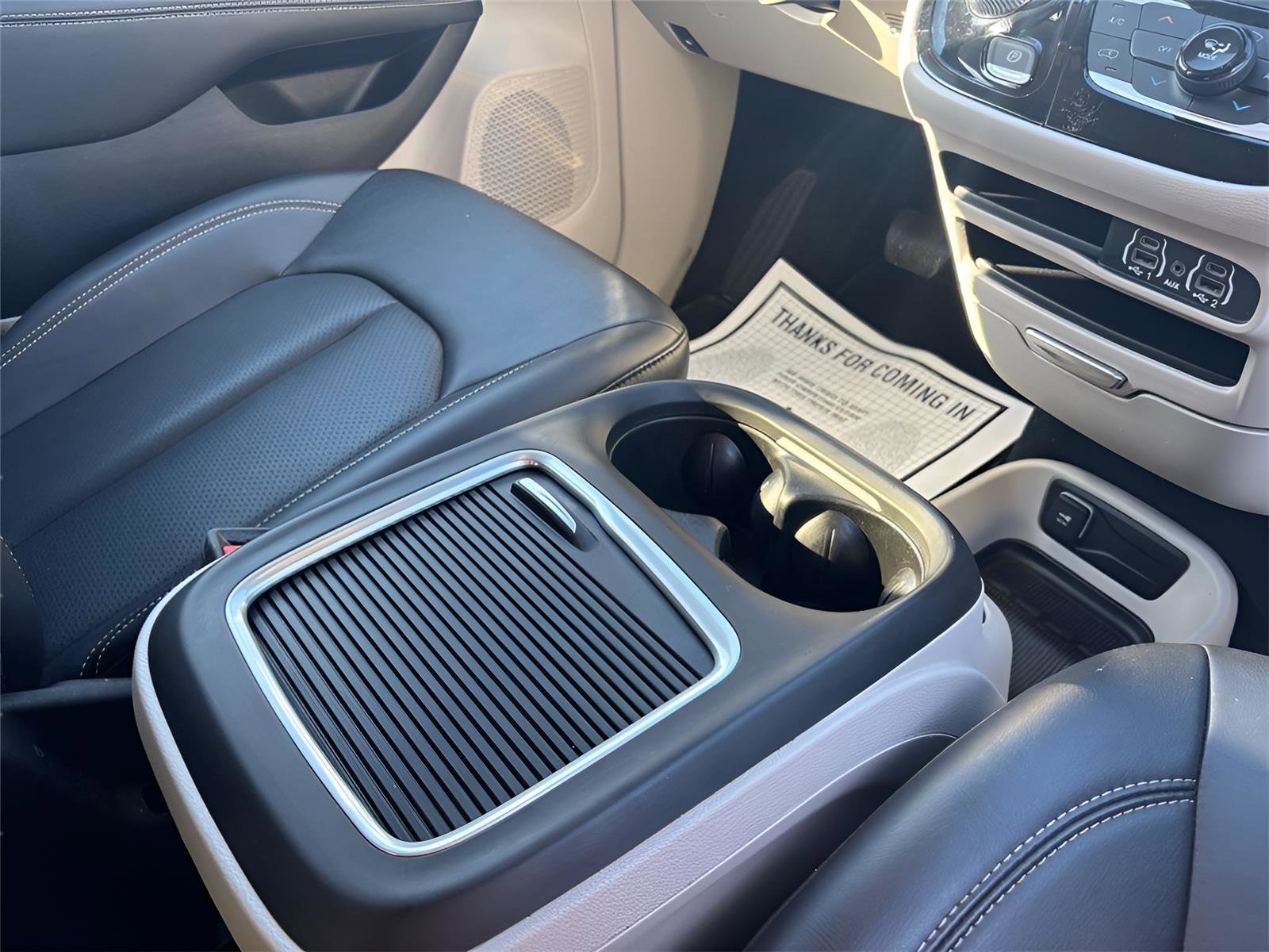 Used 2024 Chrysler Pacifica Touring-L FWD image 20