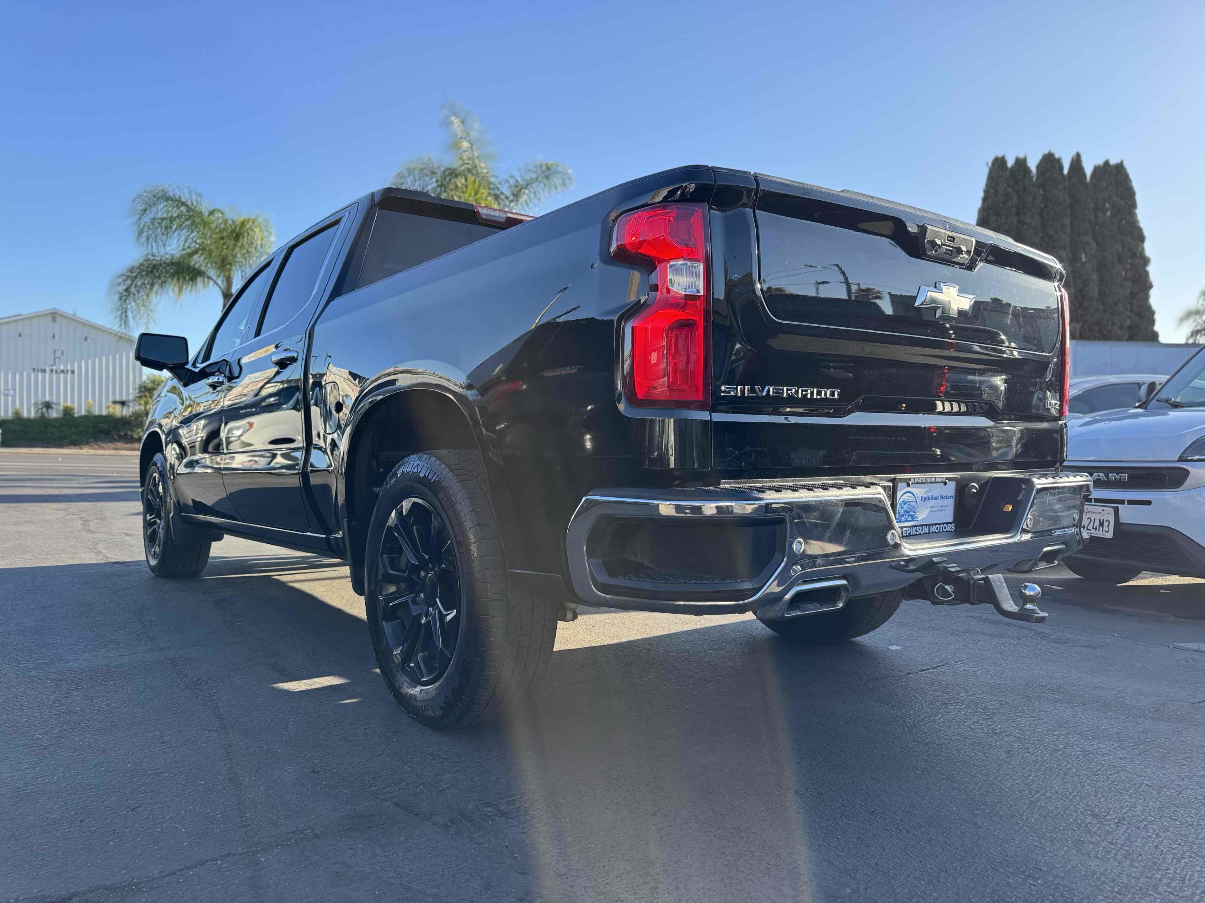 Used 2022 Chevrolet Silverado 1500 LTZ AWD/4WD image 6
