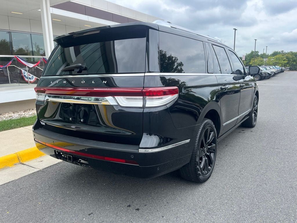 Certified 2024 Lincoln Navigator L Reserve AWD/4WD image 9