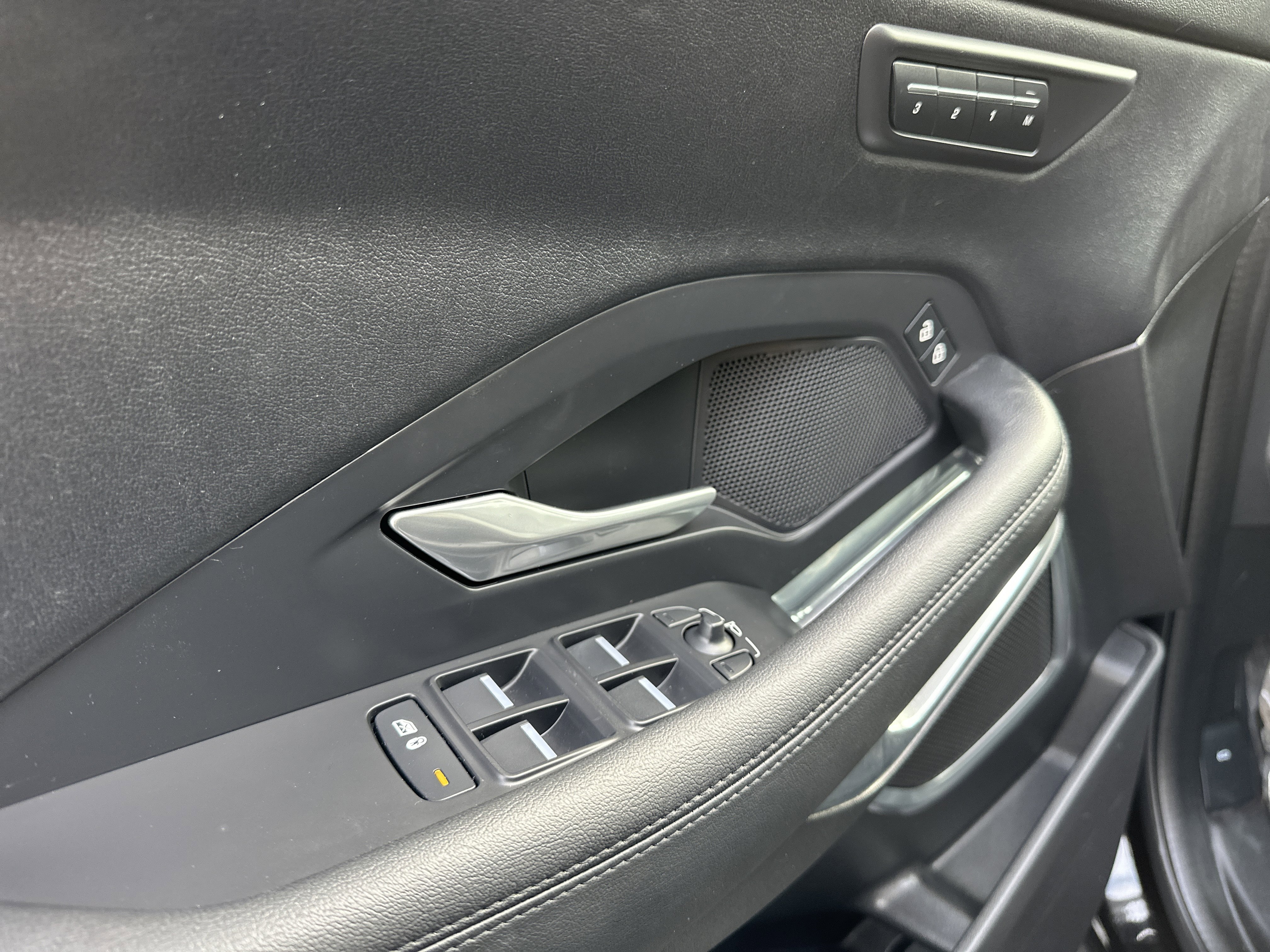 Used 2022 Jaguar E-PACE SE image 15