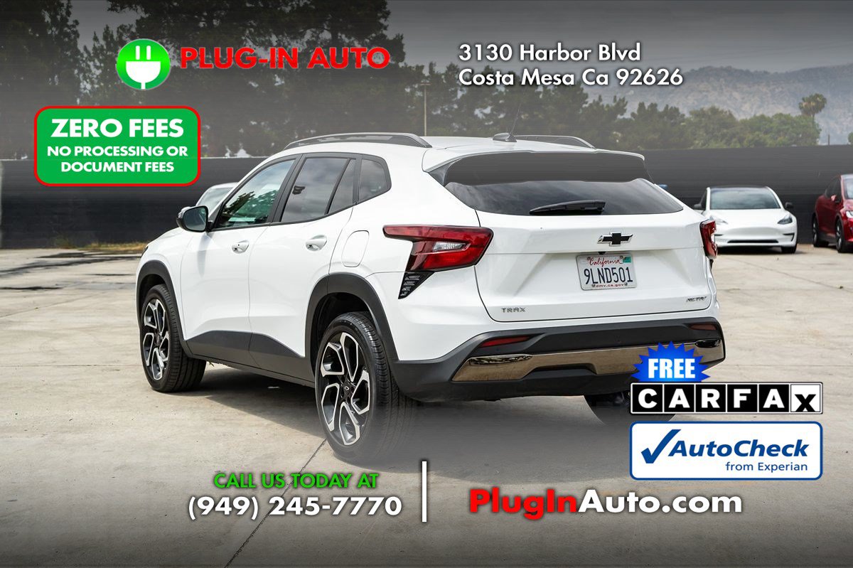 Used 2024 Chevrolet Trax ACTIV w/ Sunroof Package FWD image 2