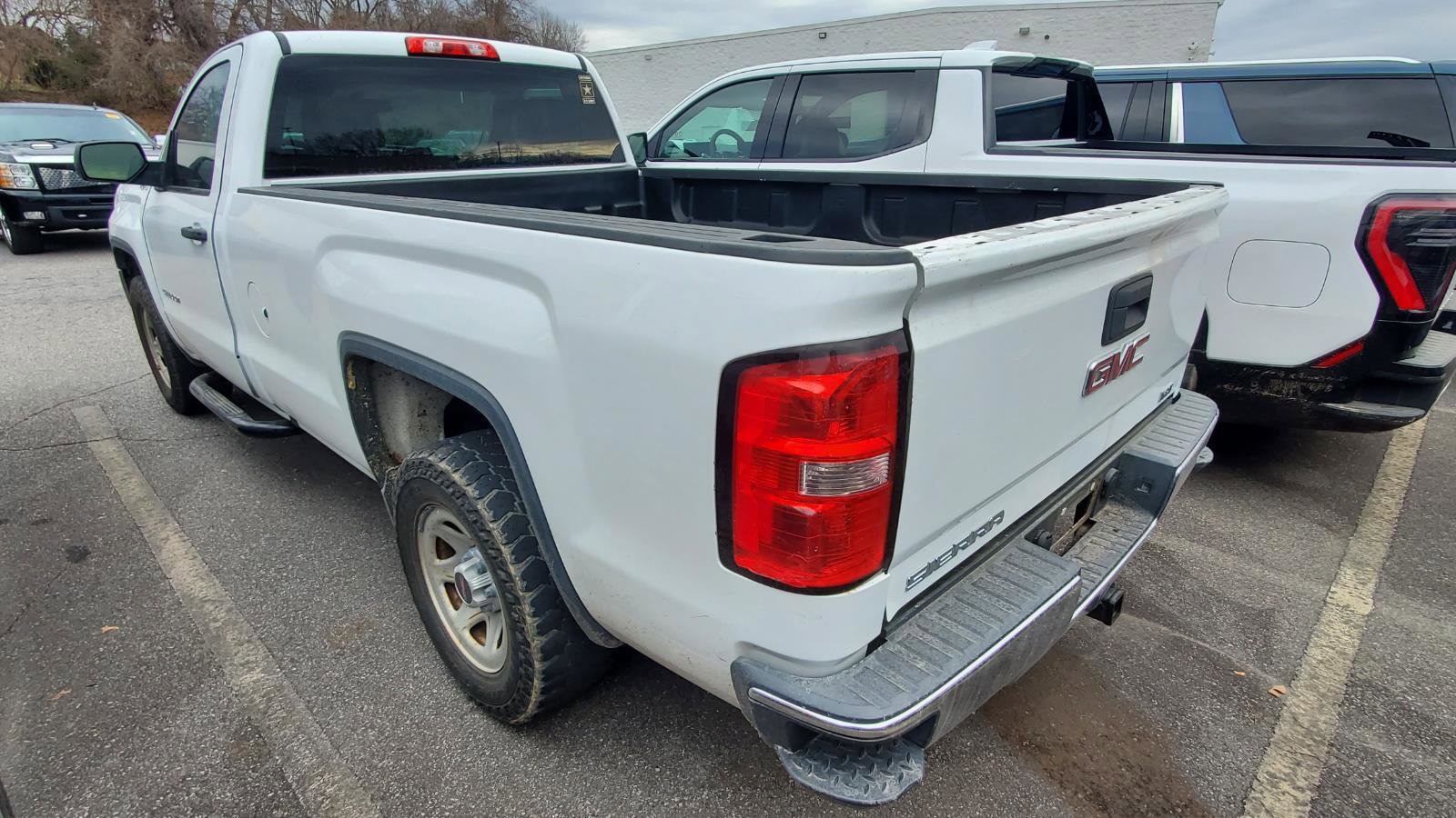 Used 2016 GMC Sierra 1500 4WD Reg Cab 133.0 image 7
