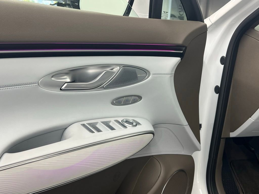 Used 2026 Genesis GV70 2.5T Advanced image 12