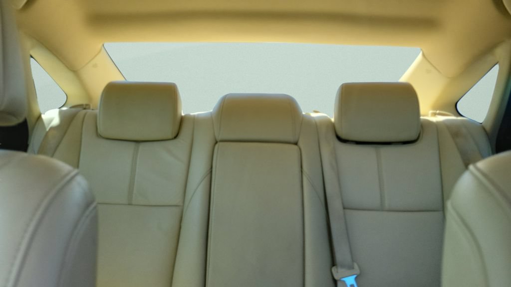 Used 2017 Toyota Avalon XLE Plus w/ Carpet Mat Package FWD image 9