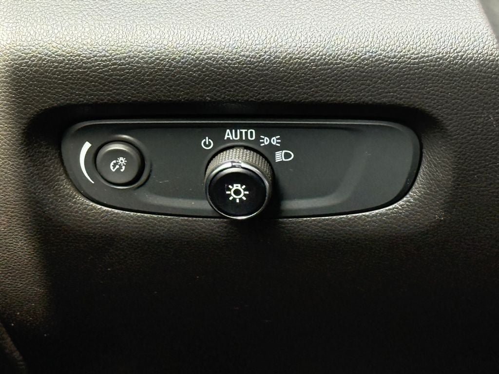 Used 2021 Chevrolet Traverse LS AWD/4WD image 19
