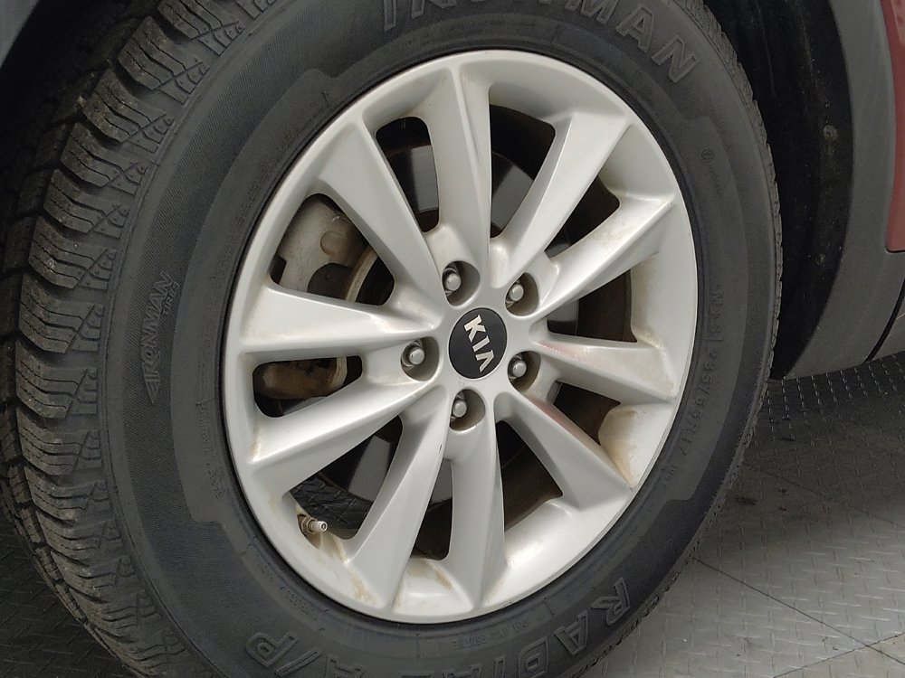 Used 2020 Kia Sorento LX image 31