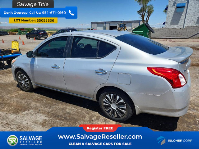 Used 2015 Nissan Versa SV FWD image 3