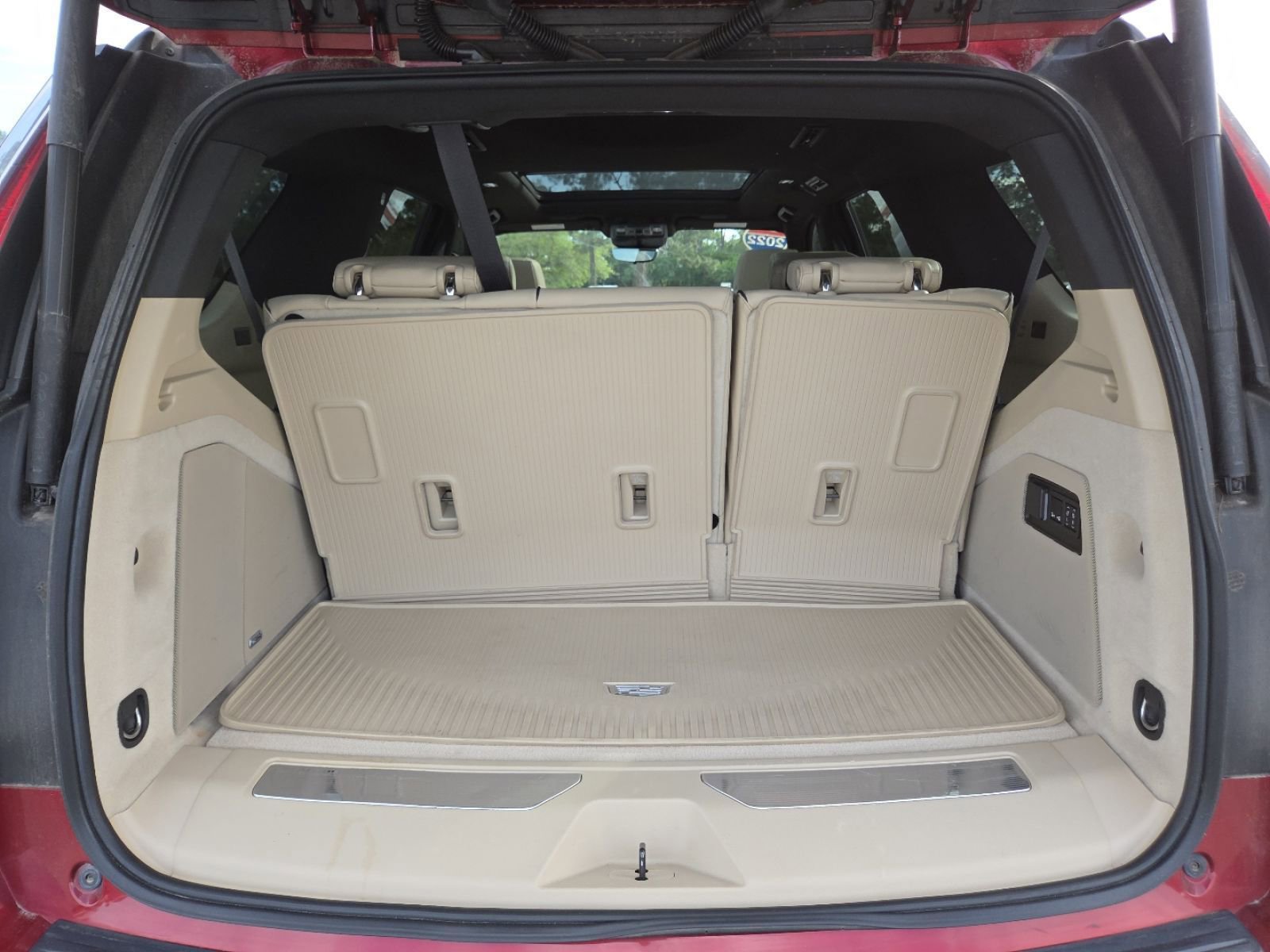 Used 2022 Cadillac Escalade Premium Luxury RWD image 21