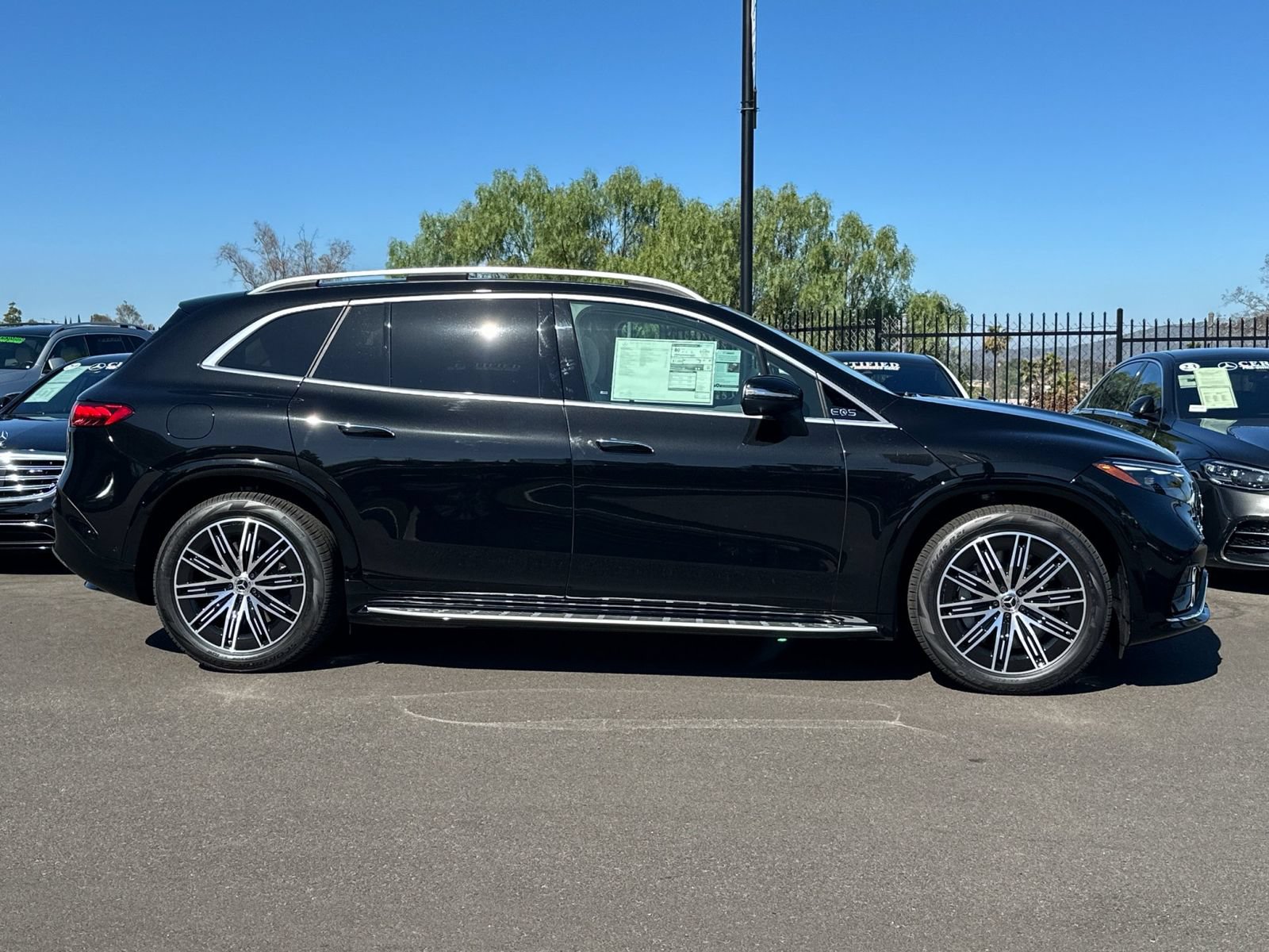 New 2026 Mercedes-Benz EQS 550 4MATIC SUV image 2