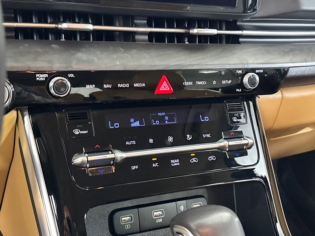 Certified 2024 Kia Carnival EX image 21