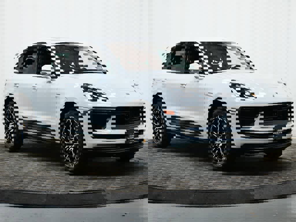 Used 2023 Porsche Macan Turbo image 9
