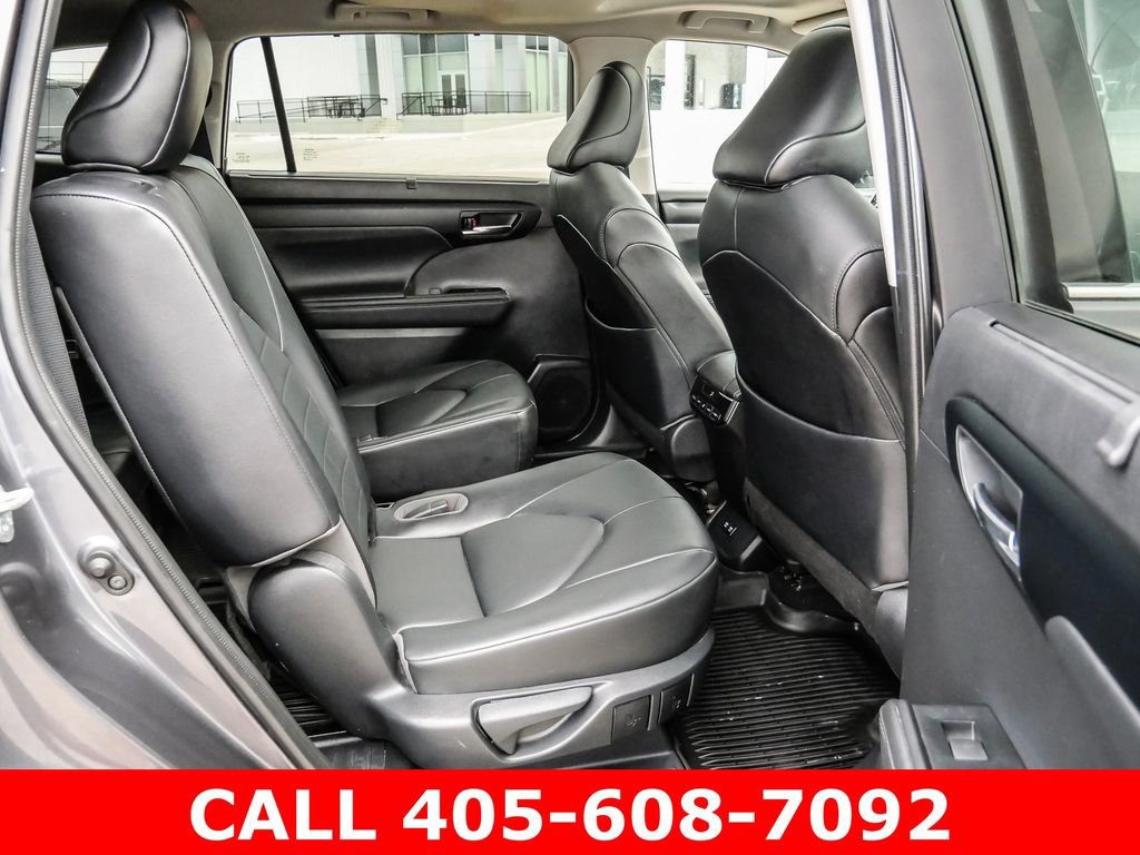Used 2021 Toyota Highlander XLE AWD/4WD image 20
