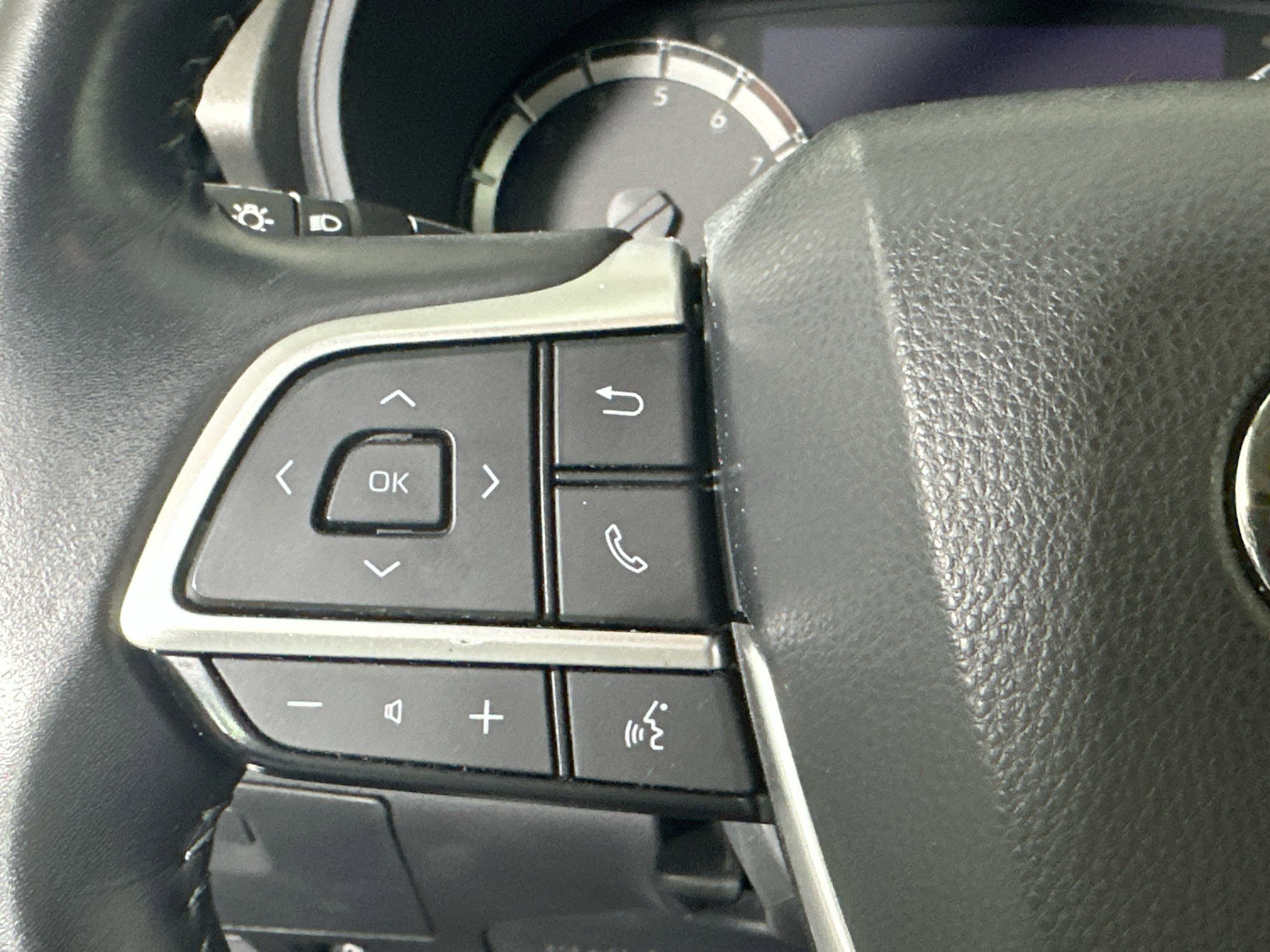 Used 2023 Toyota Highlander L image 16