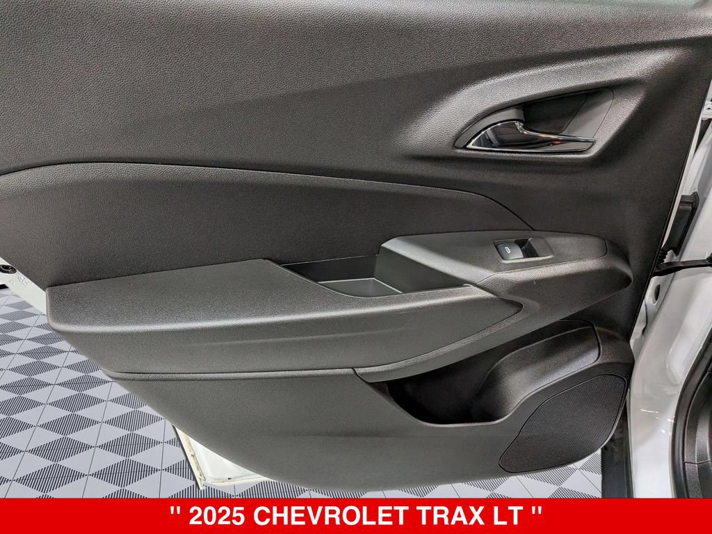 Used 2025 Chevrolet Trax LT w/ Driver Confidence Package FWD image 27