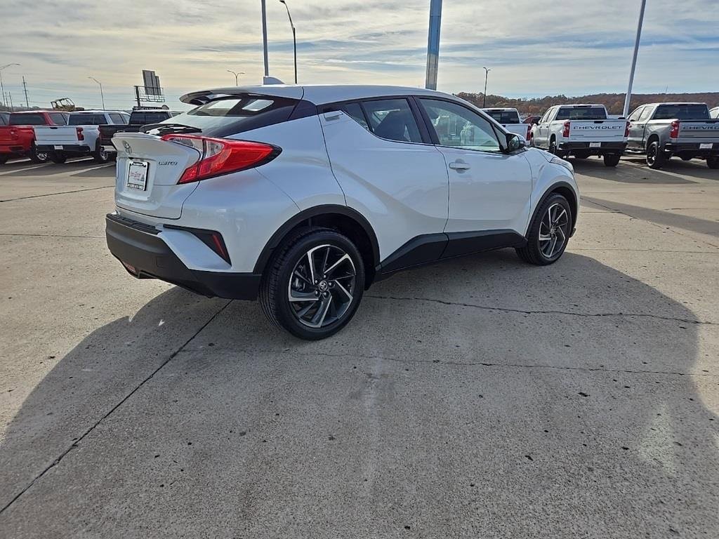 Used 2022 Toyota C-HR XLE image 8