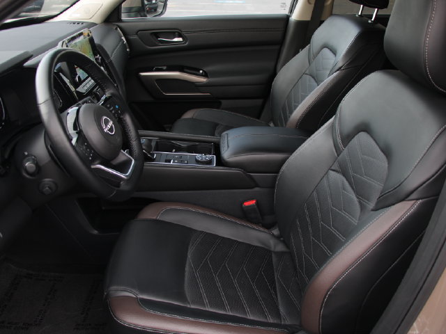 Certified 2025 Nissan Pathfinder Platinum AWD/4WD image 15