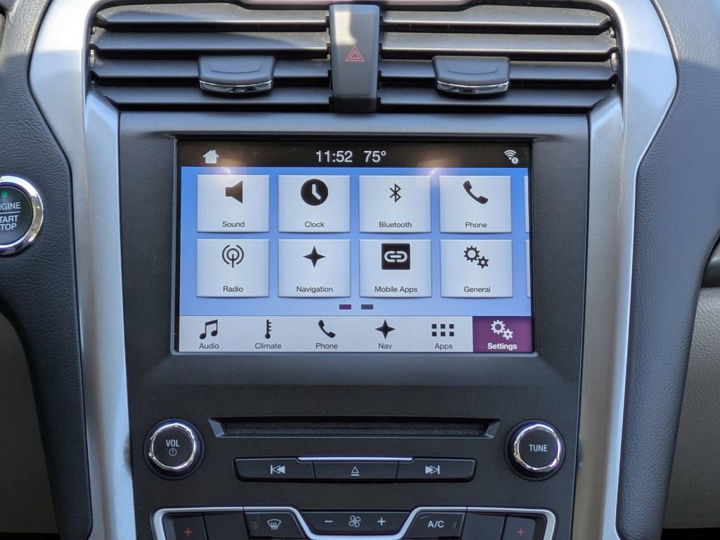 Used 2018 Ford Fusion SE w/ Fusion SE Technology Package FWD image 16