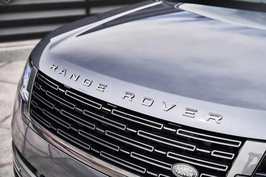 Used 2025 Land Rover Range Rover SE AWD/4WD image 7